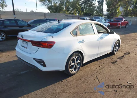 2021 Kia Forte Lxs z USA, uszkodzony, nr VIN 3KPF24AD9ME279216